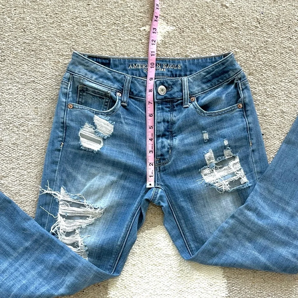 American Eagle Distressed Tomgirl Jeans Size 0 - Picture 7 of 12
